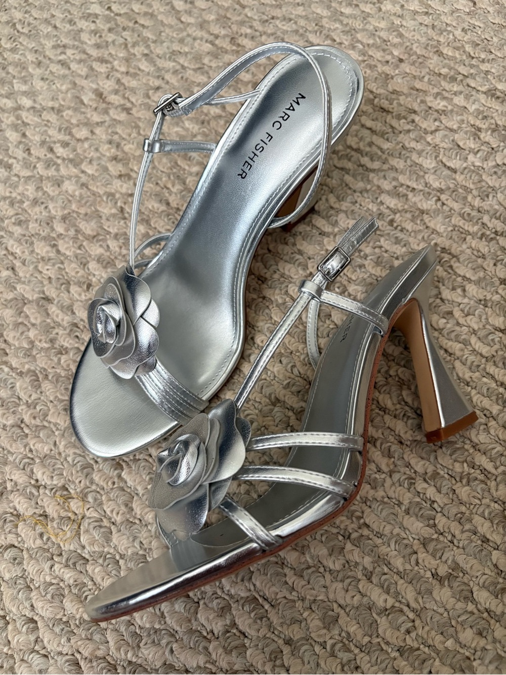 Marc Fisher Hallen Rose Metallic Silver Floral Slingback Sandals Size 8 NWOB